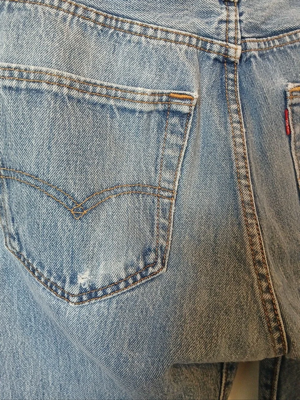 Levi's 501 Denim Jeans 32 X 34 Mens Blue Lighter Wash Worn Button Fly